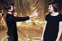 Marie Szersnovicz – Scénographie & costumes