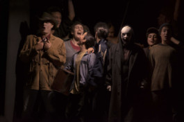 Marie Szersnovicz – Scénographie & costumes