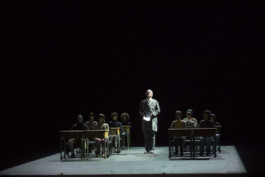 Marie Szersnovicz – Scénographie & costumes