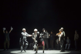 Marie Szersnovicz – Scénographie & costumes