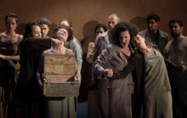 Marie Szersnovicz – Scénographie & costumes