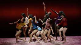 Marie Szersnovicz – Scénographie & costumes