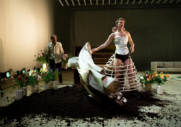 Marie Szersnovicz – Scénographie & costumes