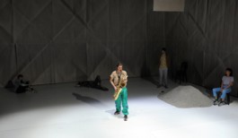 Marie Szersnovicz – Scénographie & costumes