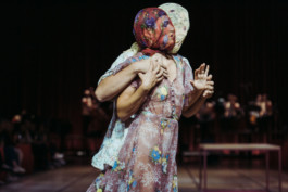 Marie Szersnovicz – Scénographie & costumes