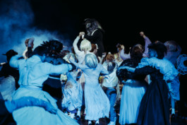 Marie Szersnovicz – Scénographie & costumes