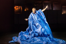 Marie Szersnovicz – Scénographie & costumes