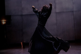 Marie Szersnovicz – Scénographie & costumes