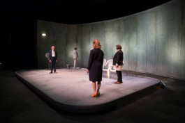 Marie Szersnovicz – Scénographie & costumes