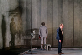 Marie Szersnovicz – Scénographie & costumes