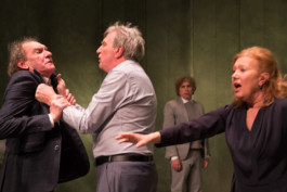 Marie Szersnovicz – Scénographie & costumes