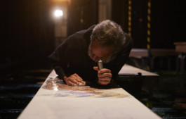 Marie Szersnovicz – Scénographie & costumes