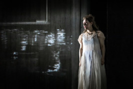 Marie Szersnovicz – Scénographie & costumes