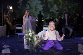 Marie Szersnovicz – Scénographie & costumes