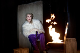 Marie Szersnovicz – Scénographie & costumes