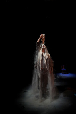 Marie Szersnovicz – Scénographie & costumes