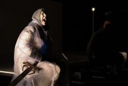 Marie Szersnovicz – Scénographie & costumes