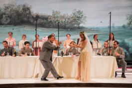 Marie Szersnovicz – Scénographie & costumes