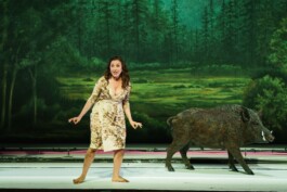 Marie Szersnovicz – Scénographie & costumes